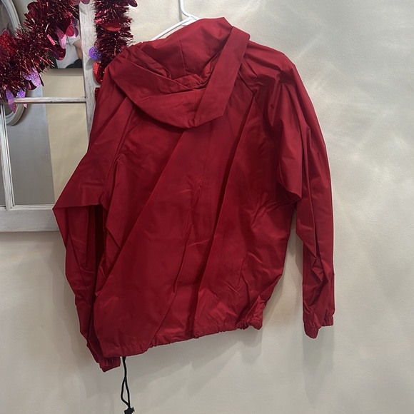 Red windbreaker University of Hawaii Hilo - Picture 3 of 3